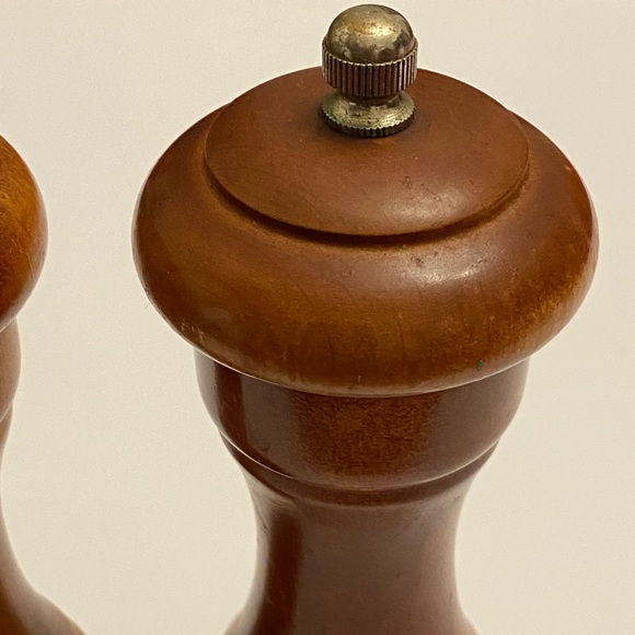 Vintage Wooden Brown Salt Shaker and Pepper Mill Grinder - Picture 6 of 13